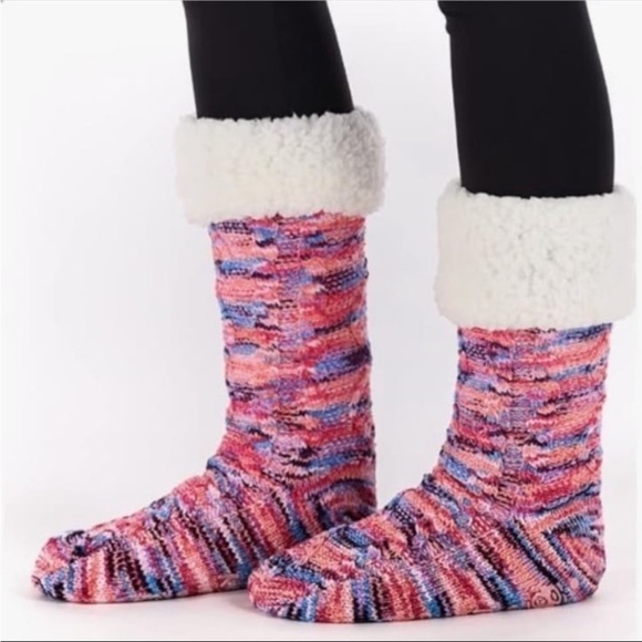 NWT THE COMFY Sherpa Lined Chenille Cable Knit Stitch Slipper Socks Size 6-10 - Picture 4 of 5
